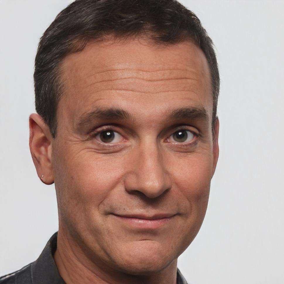 Portrait de Sylvain, analyste financier chez finenenexo
